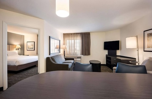 Tempe Hotel | Comfort and Convenience! Pet-Friendly Property & Access to Seasonal Outdoor Pool