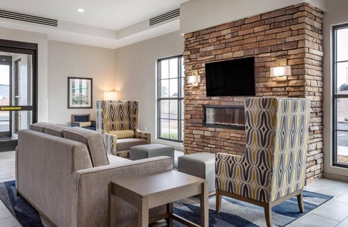 Scottsdale Hotel | Comfort Suites Scottsdale Talking Stick Entertainment District