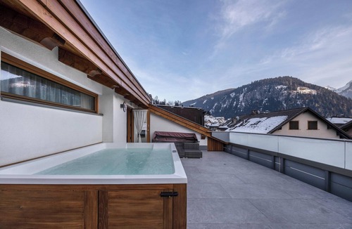 Predazzo Apartment | Comfortable Apartment “Vacanze Arcobaleno - Arancione” with Mountain View
