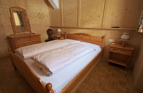 Sesto Apartment | Comfortable Ground Floor Apartment in Sesto
