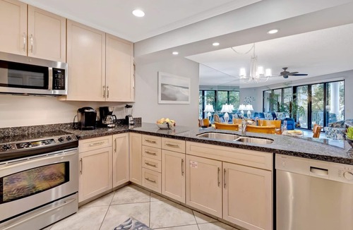 Key West Condo | *CONCH IN THE TREETOPS @ 1800 ATLANTIC* Beach Condo/Pool + LAST KEY SERVICES