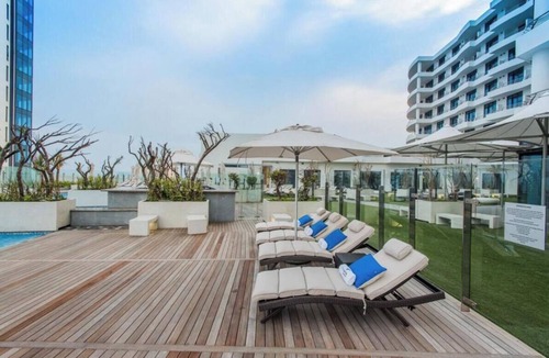 Umhlanga Apartment | CONTEMPORARY 2-BEDROOM APARTMENT STEPS FROM UMHLANGA'S PRISTINE BEACHFRONT