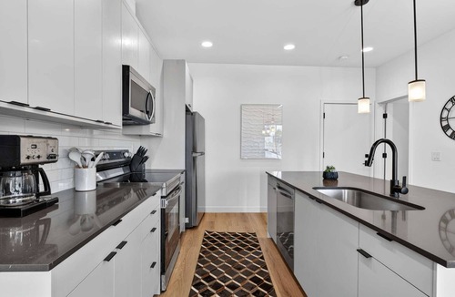 Villa De Paz House | Copper Sky Townhome - Pool & Gym