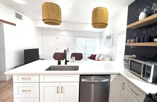 Coronado House | Coronado Historic Casita · King Bed · Private Yard · Phoenix