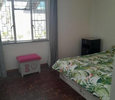 Queensburgh Bed & Breakfast | Cosmic Retreat - Family Guest Home