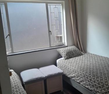 Queensburgh Bed & Breakfast | Cosmic Retreat - Family Guest Home