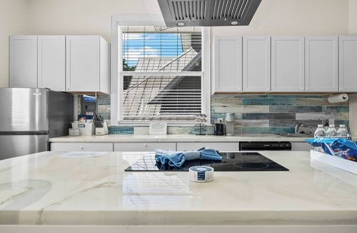 Auburndale Condo | Costa 1BD Lake Condo - Paradise - Beautiful Area