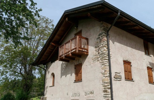 Calceranica al Lago Apartment | Cosy apartment for 4 guests with TV, balcony, pets allowed, panoramic view and parking