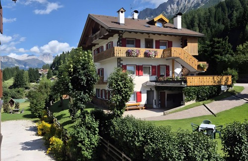 Moena Apartment | Cosy Apartment "Casa Defrancesco with Wi-Fi and Garden