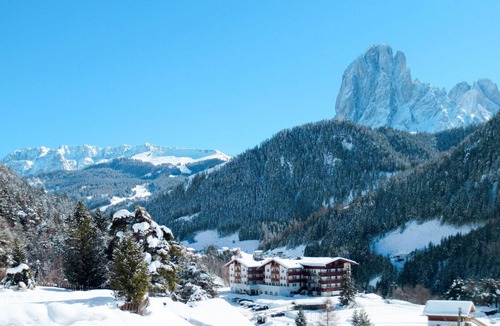 Santa Cristina Val Gardena Apartment | Cosy apartment for 4 guests with WIFI, TV, patio and parking