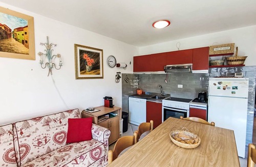 Cavalese Apartment | Cosy apartment for 4 guests with TV and balcony
