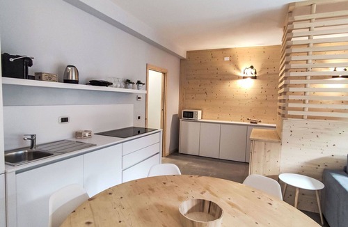 Pinzolo Apartment | Cosy apartment for 6 guests with WIFI, TV, panoramic view and parking