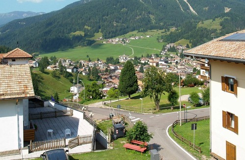 Moena Apartment | Cosy apartment for 6 people with WIFI, hot tub, TV, patio, pets allowed and parking