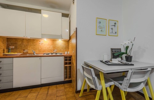 Ponte Arche Apartment | Cosy apartment for 2 guests with TV, patio and pets allowed