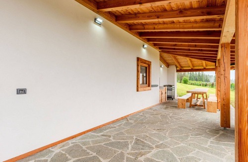 Livo Villa | Cosy apartment in villa for 4 guests with WIFI, TV, patio and panoramic view
