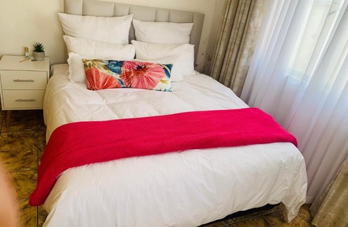 Newlands West House | Cosy guesthouse