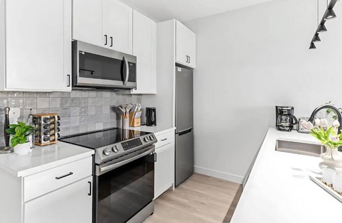 Kingfield Apartment | Cozy 1 Bedroom, 1 Bath Getaway with Balcony in Kingfield