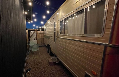 Mesa House | Cozy 1-bedroom vintage travel trailer in serene Mesa/gilbert area with AC