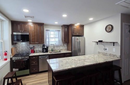Summit Hill House | Cozy 2-bedroom building in awesome Summit Hill with A/C, fully fenced in yard