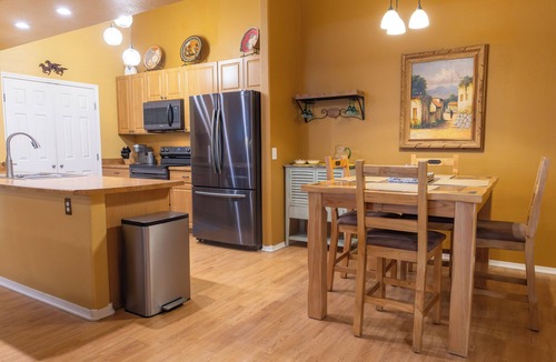 Parkwood Ranch Condo | Cozy 2-Bedroom Condo with Mountain View, Hot tub and Heated Pools
