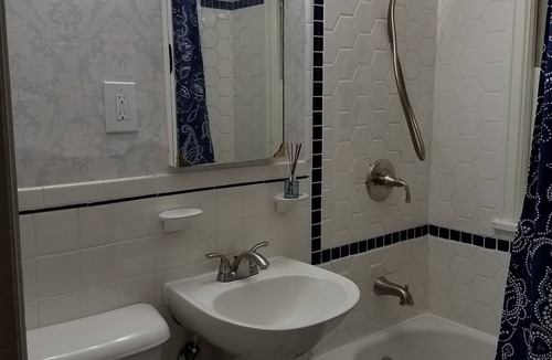 Bryn Mawr House | Cozy 2B/1.5B cottage 2.0 miles from central Minneapolis