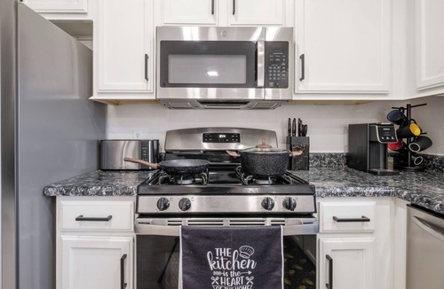 Tempe House | Cozy 3BR 2.5BA Tempe Retreat with Private Patio Master Suite Balcony Near ASU