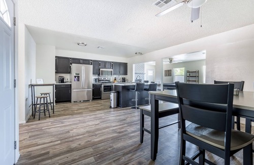 Alhambra House | Cozy 3BR House Near Attractions & Shopping