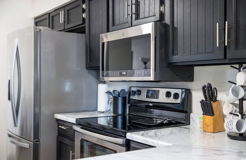 Alhambra House | Cozy 3BR House Near Attractions & Shopping