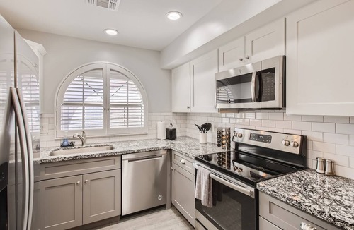 Tempe Condo | Cozy and Contemporary Tempe Condo - N Tempe location convenient to everything