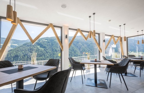 Mareta Apartment | Cozy Apartment Schneeglöckchen with Mountain View, Wi-Fi, Sauna, Terrace & Balcony; Parking Available