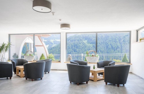 Mareta Apartment | Cozy Apartment Sonnenblume with Mountain View, Wi-Fi, Sauna, Terrace & Balcony; Parking Available