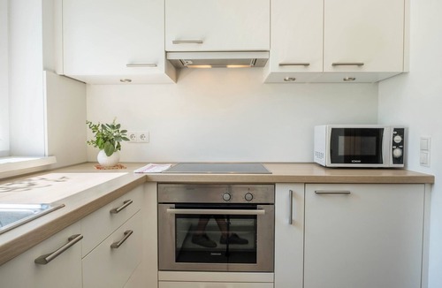 Gries - Quirein Apartment | Cozy Apartment “Urbanhof - Juzer” with Mountain View, Wi-Fi & Balcony