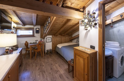 Cortina d'Ampezzo Apartment | Cozy attic room in Cortina d'Ampezzo