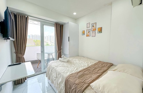 Phu My Hung Apartment | Cozy balcony studio in D7