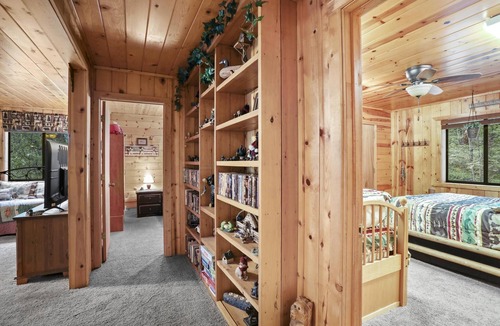Christopher Creek Cabin | Cozy Bear Cottage-beat the heat in Christopher Creek!
