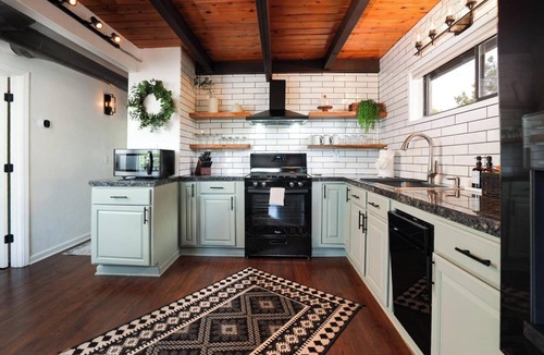 Prescott Heights Cabin | Cozy Boulder Cabin Close to downtown Hot Tub BBQ Grill Firepit