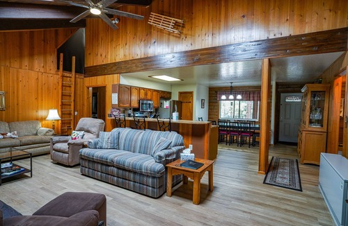Pinetop Cabin | COZY CABIN IN COUNTRY CLUB WITH FOREST VIEWS-PETS WELCOME!