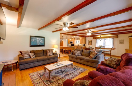 Pine Cabin | Cozy Cabin on 1 Acre in Premier Pine Neighborhood