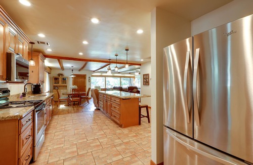 Pine Cabin | Cozy Cabin on 1 Acre in Premier Pine Neighborhood