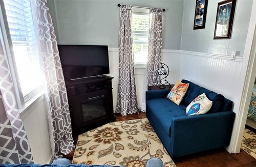 Snohomish Cottage | Cozy Cady Cottage walk to antiques, restaurants, and centennial trail