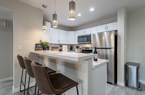 Woodland Springs House | Cozy Coast 3bedroom Condo w Pool & Hot Tub