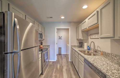 Branson Condo | Cozy Condo w/Pool Access in the Heart of Branson!