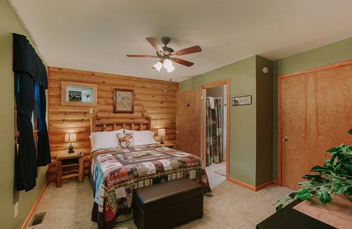 New Tripoli Cabin | Cozy Creekside Cabin -Lehigh Valley/Allentown