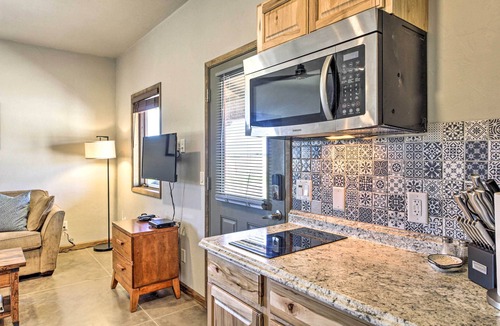 Elgin Apartment | Cozy Elgin Casita w/Gas Grill: Pets Welcome!