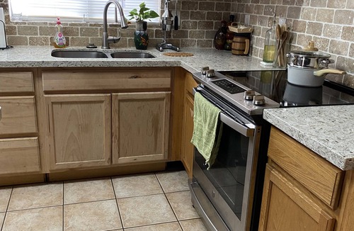 Glendale House | Cozy family home. Minutes away from west gate (state farm stadium)!