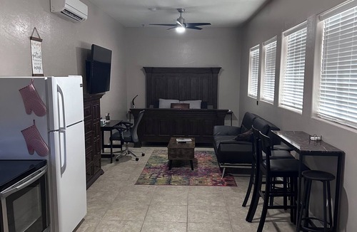 Litchfield Park Apartment | Cozy Guest House Apartment w/Shared Backyard Oasis, Spa & Pool