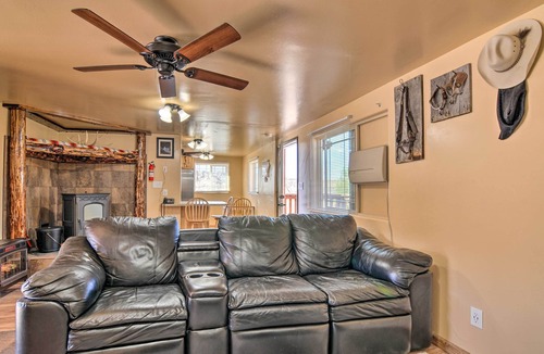 Henrieville House | Cozy Home w/Canyon Views: 2 Mi to Grand Staircase
