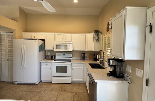 Alta Mesa Community Association House | Cozy house in a quiet neighborhood with jacuzzi