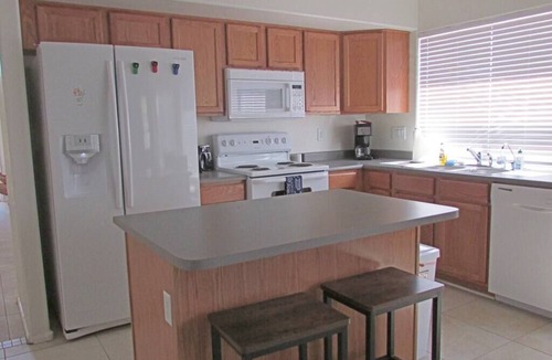 Goodyear House | Cozy house near I-10, pool heater, BBQ