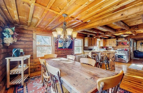 Bethel House | Cozy log cabin close to recreation, dog-friendly, balcony, BBQ, w/d, TVs, kayaks